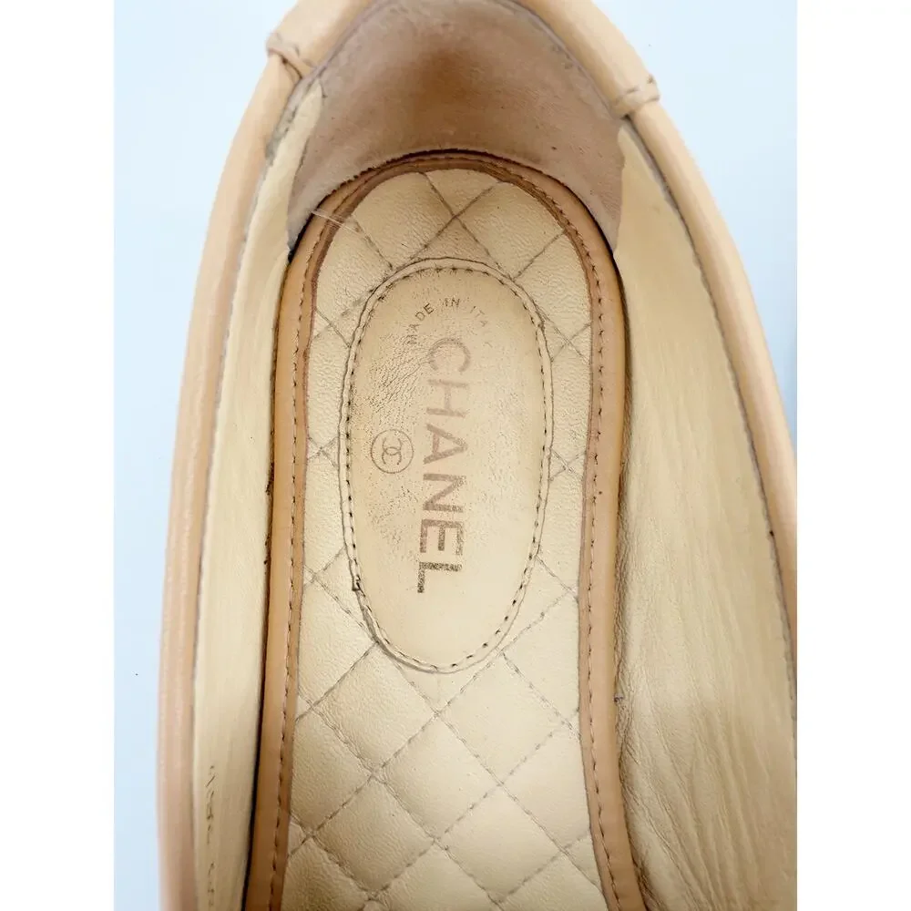 Chanel Black CC Logo Slipper Loafers Lambskin Beige Trim Flats Size 36.5 EU 6.5